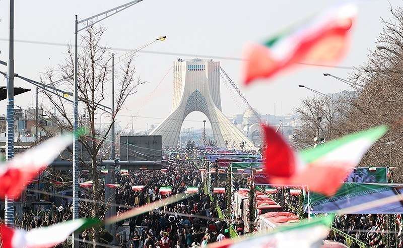 مسيرات صخمة بذكرى انتصار الثورة الاسلامية رغم الجو الثلجي والممطر في انحاء ايران  