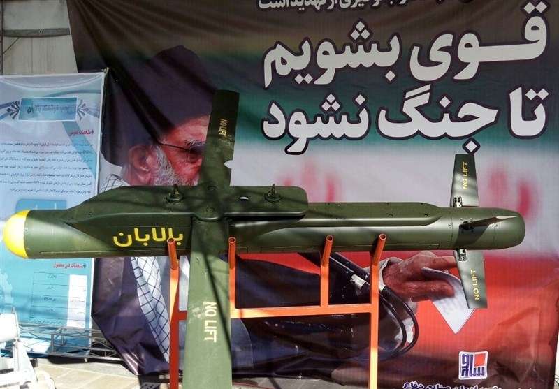 على هامش مسيرات ذكرى انتصار الثورة معرض لاسلحة ايرانية الصنع  