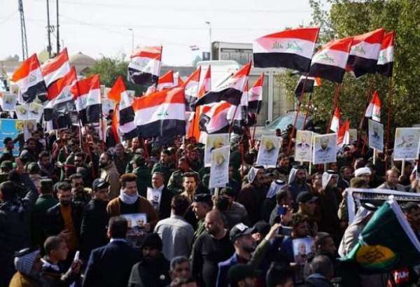 تظاهرات گسترده مردم نجف در اربعین سپهبد شهید سلیمانی