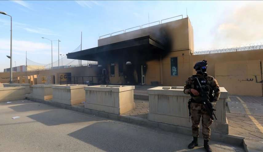 دوي صافرات الإنذار مع سقوط صواريخ  بالقرب من السفارة الأمريكية فجر الاحد في العراق