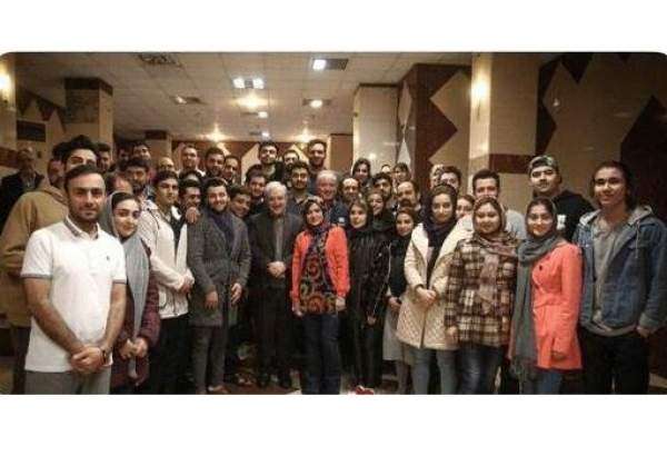 وزیر بهداشت با دانشجویان ایرانی در قرنطینه‌ دیدار کرد +عکس