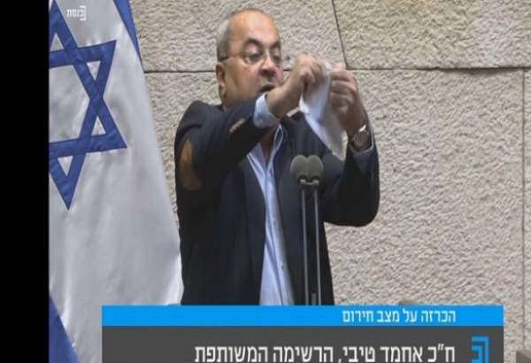 نماینده عرب پارلمان اسرائیل نسخه «معامله قرن» را پاره کرد