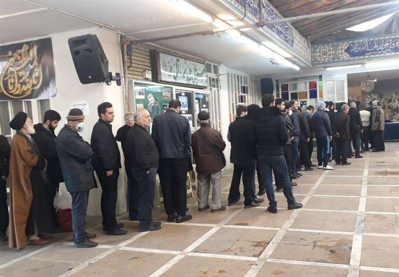مشاركة شعبية واسعة منذو صباح الجمعة (مسجد "امير المؤمنين(ع) في شارع كارگر طهران)