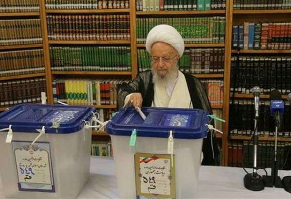 ایران میں 11ویں پارلیمانی انتخاباب میں مراجعین کی بھرپور شرکت