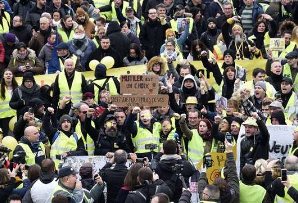 Les Français protestent dans les différentes villes