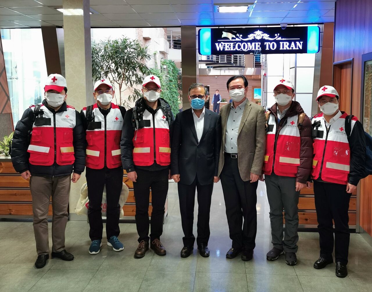 سفير الصين : فريق من الاطباء الاخصائين مع شحنة من المساعدات الصينية وصل الى طهران