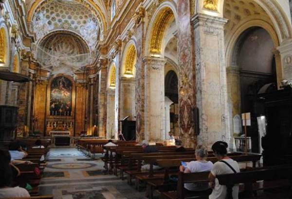 کرونا کلیسای مشهور رم را تعطیل کرد