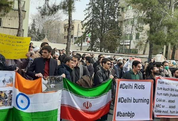 تجمع دانشجویان و طلاب مقابل سفارت هند در اعتراض به کشتار مسلمانان هندی