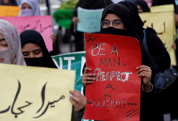 Women march stirs controversy in Pakistan