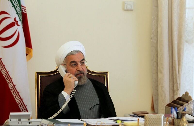 الرئيس الايراني يهنئ قائد الثورة بحلول العام الايراني الجديد