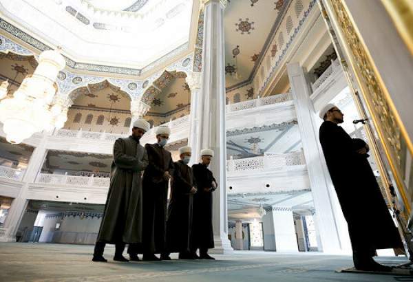 Imam livestreams Friday prayers due to COVID-19 fears in Russia
