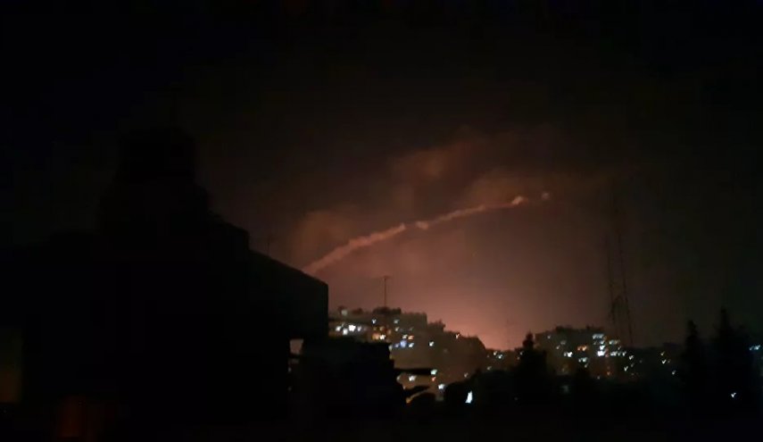 وسائط الدفاعات الجوية السورية تصدت لأهداف معادية في سماء مدينة حمص