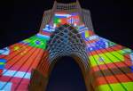 إضاءة ثلاثية الأبعاد في برج الحرية بطهران تعبيرا عن التضامن مع الدول التي ابتليت بكورونا  