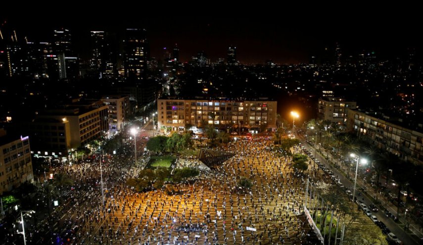 تنظم احتجاج بالآلاف في تل أبيب ضد سياسة نتنياهو بالرغم من قيود كورونا