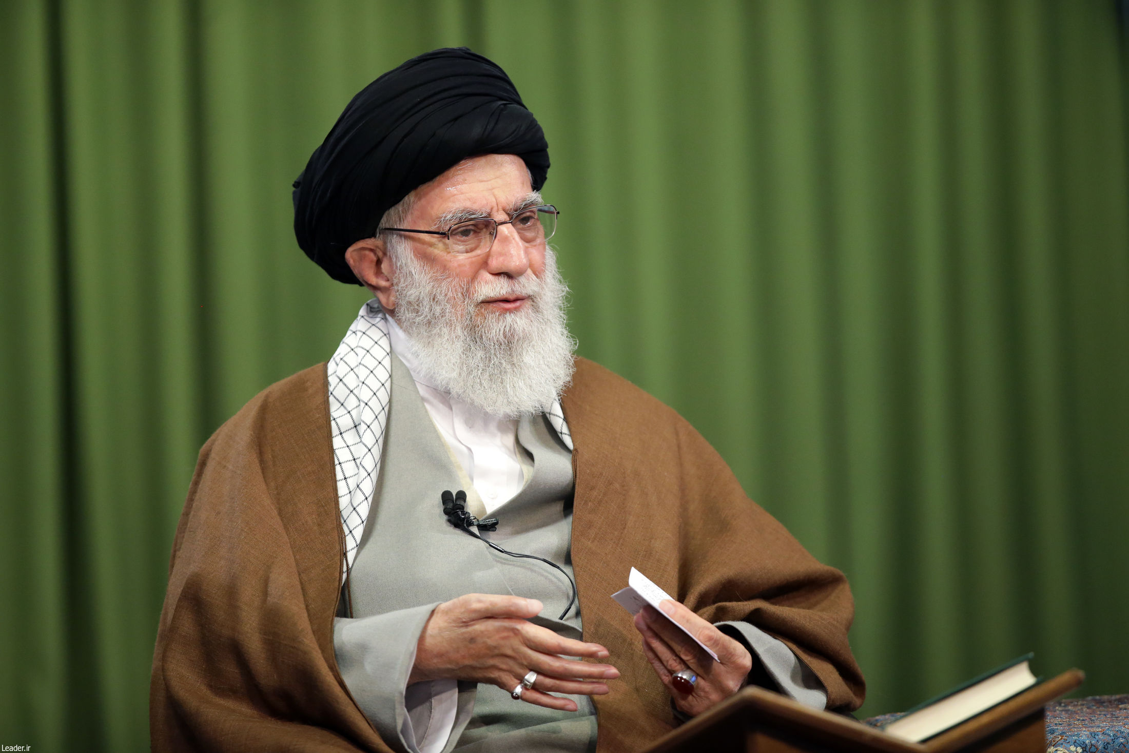 Ayatollah Khamenei calls on Iranian people not to be afraid of US, bullying powers