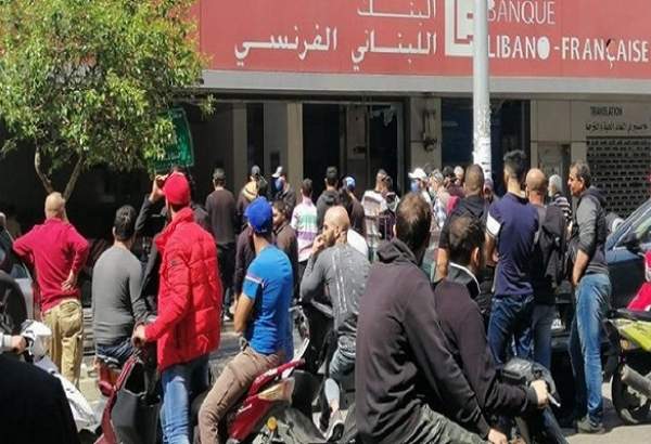 ادامه اعتراضات به گرانی و کاهش ارزش پول لبنان در طرابلس