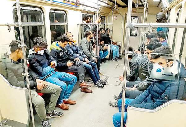 از ورود افراد فاقد ماسک به مترو جلوگیری می شود
