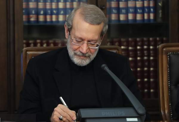 پیام‌های تسلیت لاریجانی به وزیر اقتصاد و وزیر پیشین نیرو