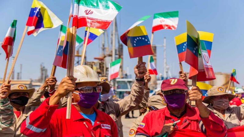 الرئيس الفنزويلي : طهران وكاراكاس تسعيان لتحقيق السلام ومن حقهما التجارة بحرية تامة