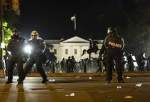Des heurtes entre la police et des manifestants devant la Maison Blanche