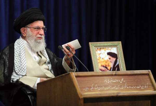امام خمینی (رح) نے بڑی طاقتوں کے ارادوں کو شکست دی اور انہیں پوری طرح رسوا کیا:رہبر انقلاب