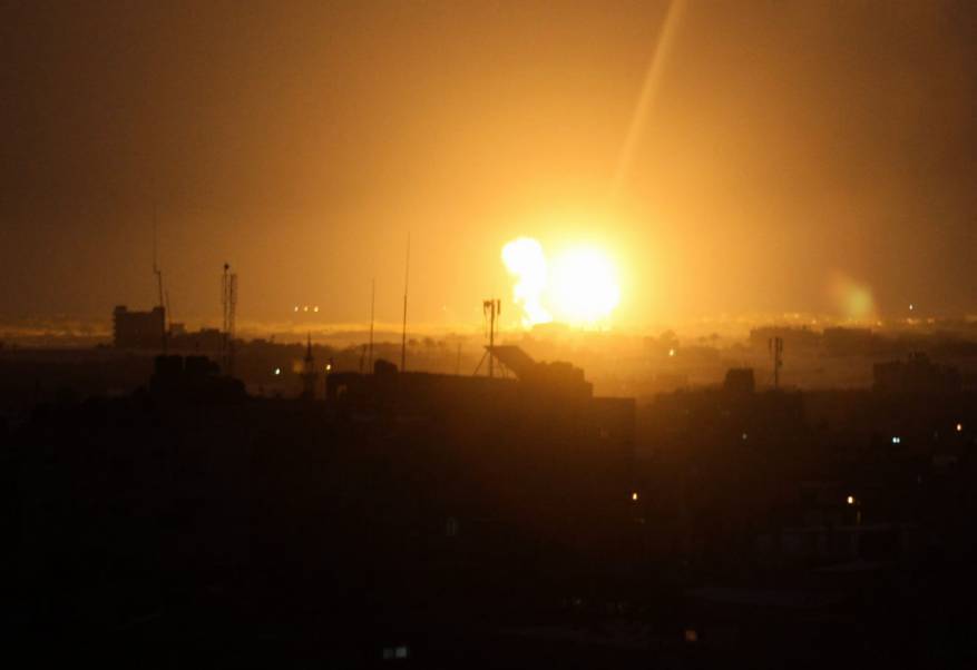 غارات إسرائيلية مساء الاثنين على قطاع غزة