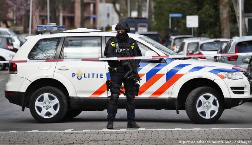 الشرطة الهولندية توقف عشرات المحتجين وفرنسا تقمع المتظاهرين