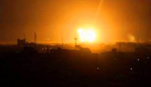 غارات إسرائيلية مساء يوم الاحد على قطاع غزة