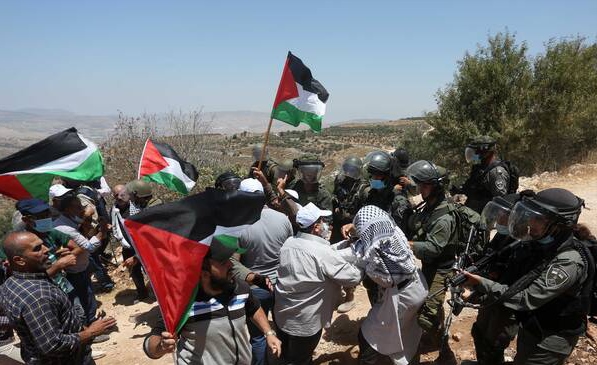 Palestinians in Asira town protest against annexation plan, settlement expansion (photo)  
