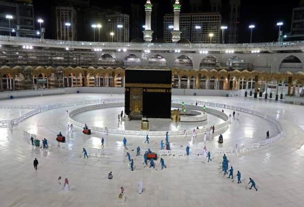 La désinfection de la kaaba avant la cérémonie de Hajj  