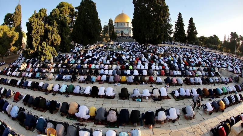 27 ألف مصلٍ فلسطيني يؤدون صلاة عيد الاضحى في المسجد الأقصى