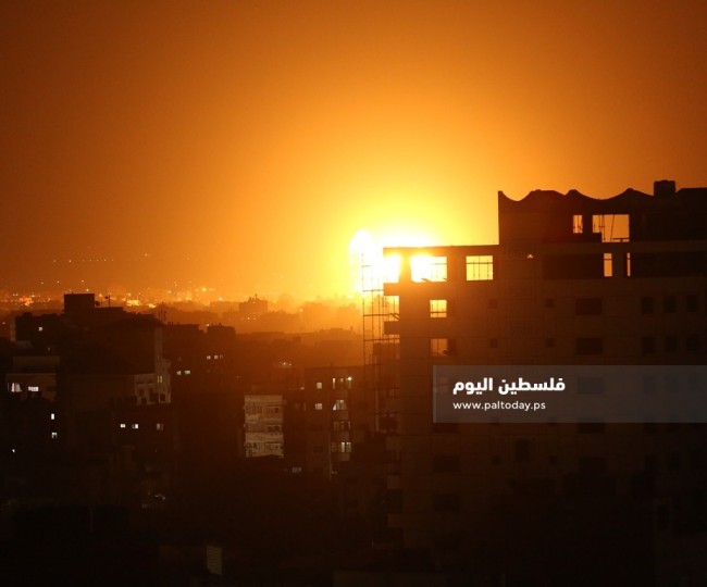 جيش الاحتلال يشن غارات جوية ومدفعية فجر الاثنين على قطاع غزة