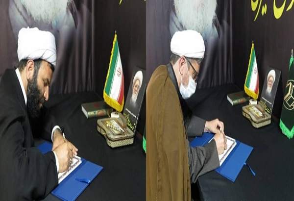 حجج الاسلام لطفیان و عبداللهی دفتریادبود آیت الله تسخیری را امضا کردند