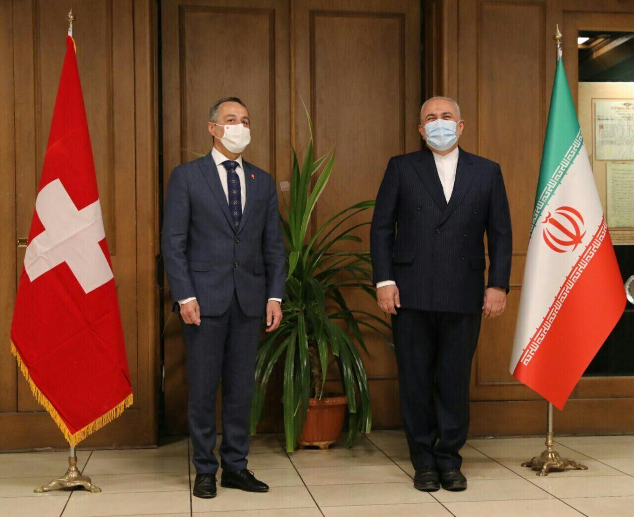 وزیر الخارجیة السویسری یلتقی ظریف فی طهران