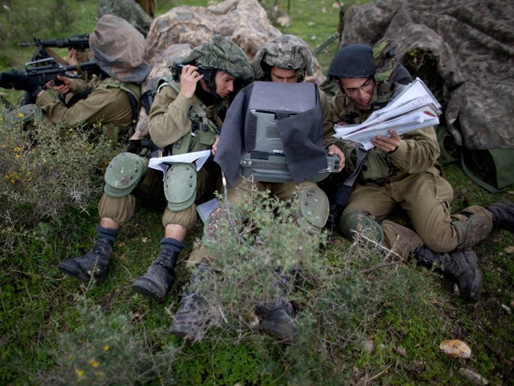 جنود إسرائيليون على الحدود اللبنانية الفلسطينية المحتلة