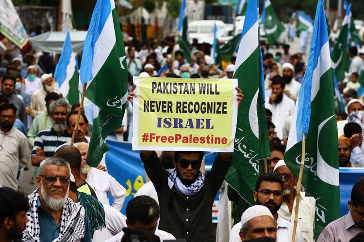 باكستان لن تعترف بـ"إسرائيل".. كيف يبحث المطبّعون عن ثقل إسلاميّ يُغطّي فعلتهم؟