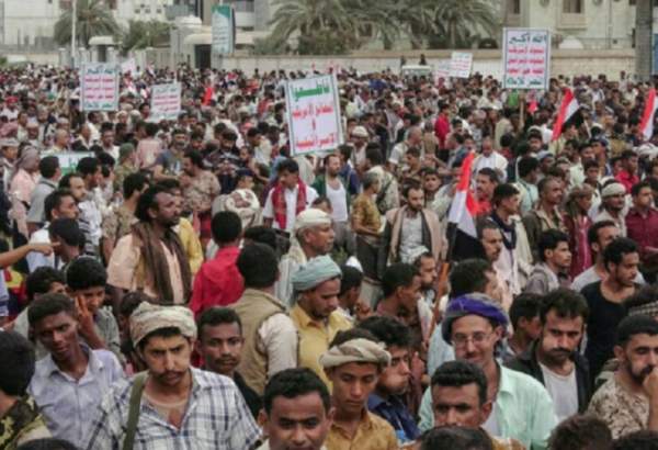 یمنی مظاہرین کی متحدہ عرب امارات اور بحرین کے اقدام کی سخت مذمت،