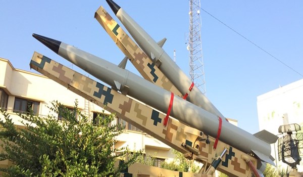 القوة الجوفضائية للحرس الثوري تعرض منصة لإطلاق صاروخين من نوع رعد500