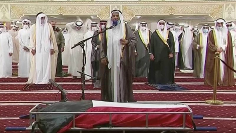 جثمان أمير الكويت الراحل يوارى الثرى