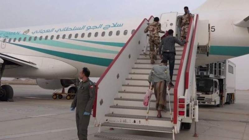 عاجل :  طائرتين (من سلطنة عمان) تقل عالقين وجرحى إلى مطار صنعاء الدولي