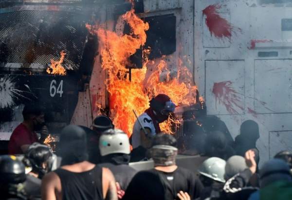 آتش زدن کلیسا در شیلی توسط معترضان