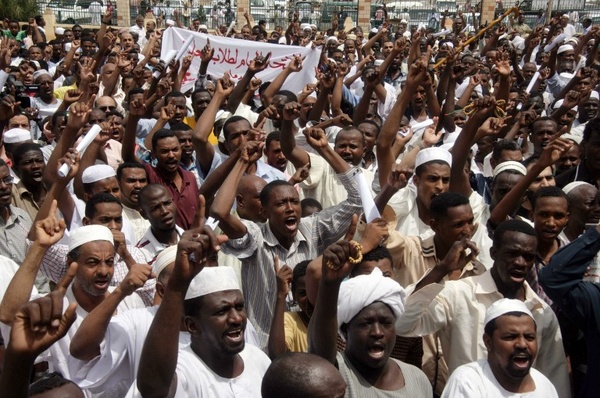 مردم سودان در اعتراض به عادی سازی روابط تظاهرات کردند
