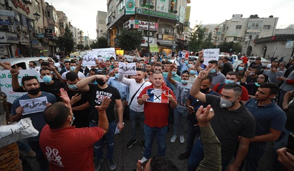 الاحتجاجات الفلسطینیة بالضفة الغربية المحتلة  ضد إساءة باريس للنبي الاكرم (ص)