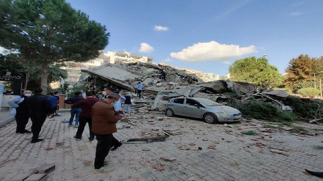أنباء عن انهيار 20 مبنى جراء زلزال إزمير