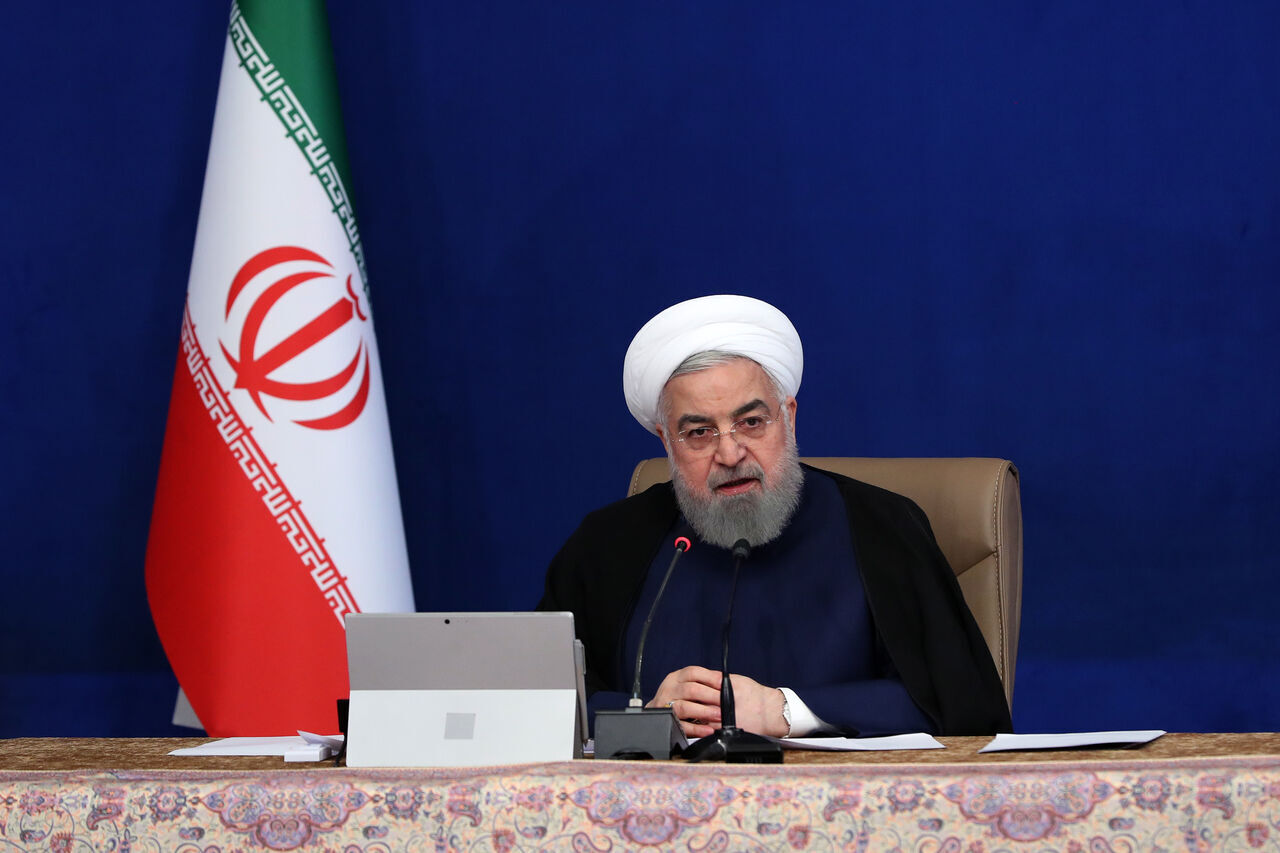 روحاني يرعى تدشين المرحلة الاولى من مشروع نقل مياه الخليج الفارسي الى الهضبة المركزية