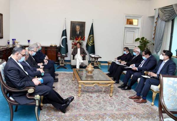 Zarif discute des moyens de renforcer le partenariat avec le Pakistan sur la sécurité régionale