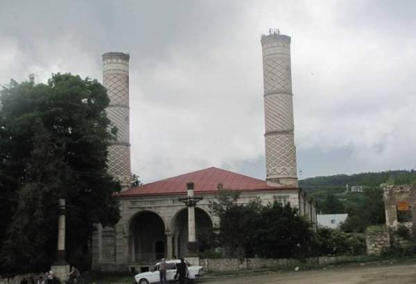 Adhan résonne dans la mosquée historique de Shusha après 28 ans  