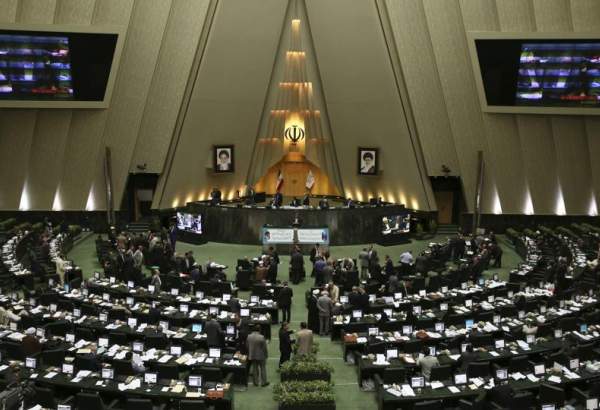 ایران: سن 1400 شمسی کا بجٹ پارلیمنٹ میں پیش