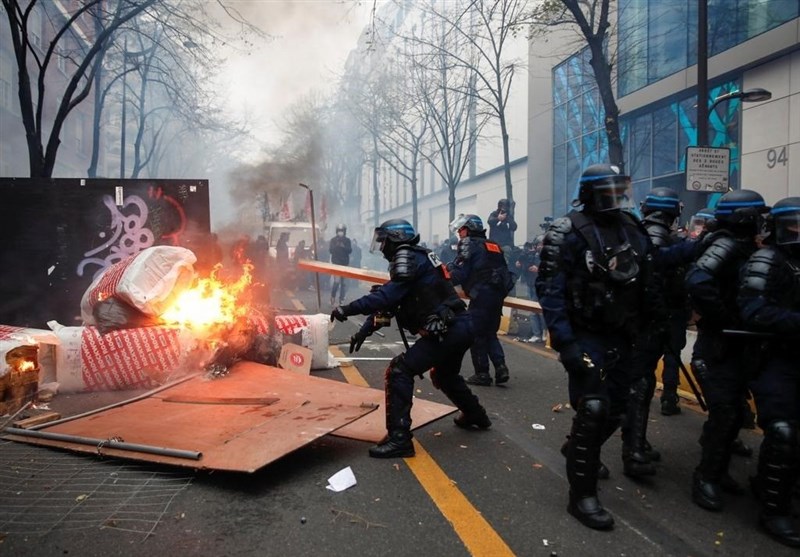 اشتباكات بين قوات الأمن  الفرنسية ومتظاهرين رافضين لمشروع قانون "الأمن الشامل"  