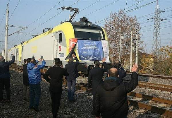 First train carrying goods from Turkey to China arrived in  Kocaeli